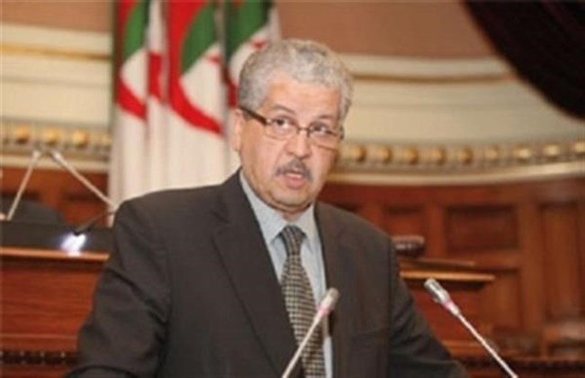 رئيس الوزراء الجزائري يدافع عن مشروع مراجعة الدستور
