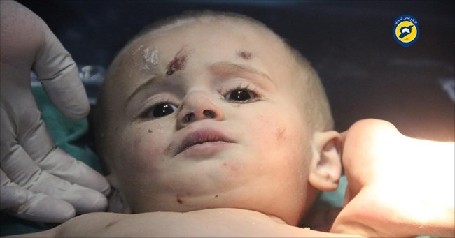 انتشال طفل بقي يوما تحت الأنقاض في حلب