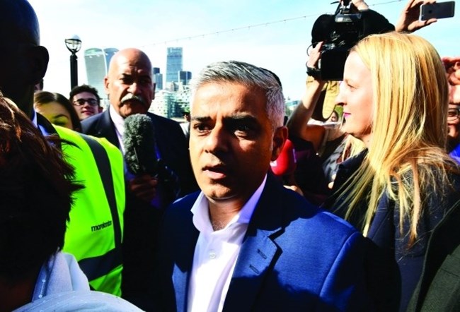 صادق خان أول مسلم يترأس بلدية لندن