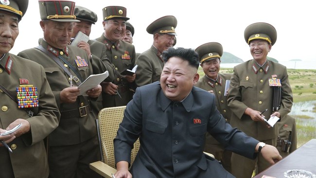 زعيم كوريا الشمالية سعيد بنجاح تجربته النووية