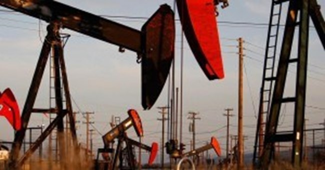 النفط يقفز 2 بعد هبوط مفاجئ في المخزونات الأمريكية