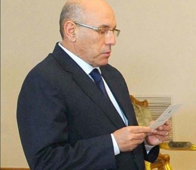 الكشف عن قضية فساد ووزير الزراعة المصري يستقيل بناء على توجيهات من السيسي